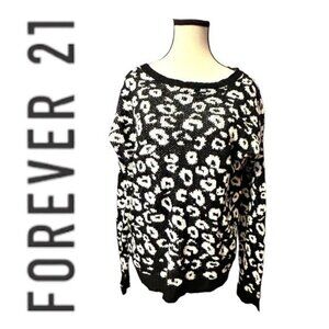 Women’s F21 Forever 21 Medium Black & White Cheetah Knit Sweater